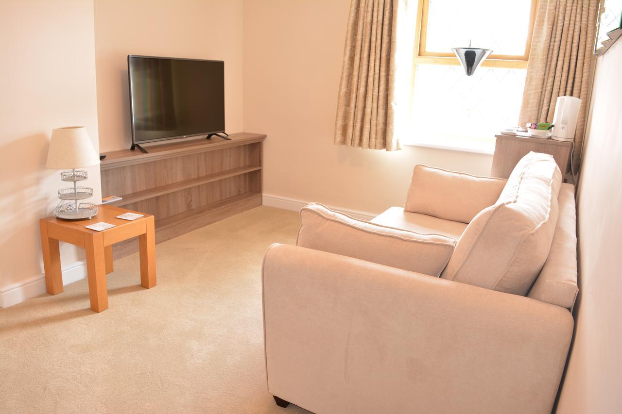 Greyhound Inn Winterborne Kingston Экстерьер фото
